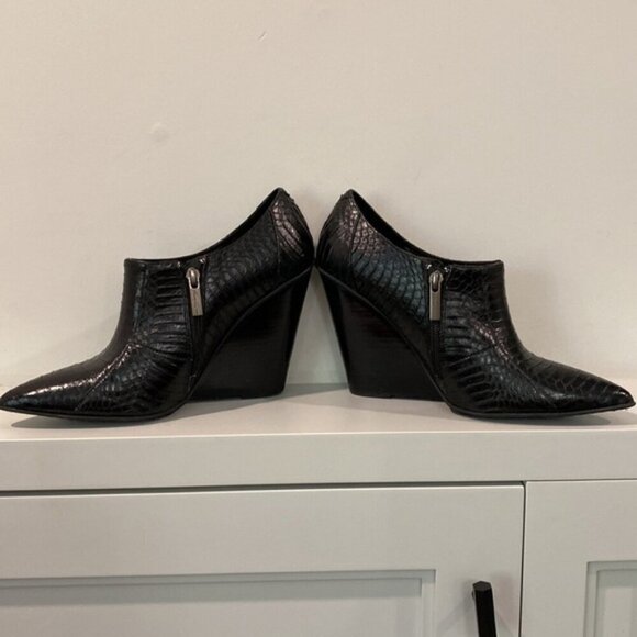 Kenneth Cole Black Snakeskin Pointy Ankle Bootie Size 9 - Picture 6 of 14